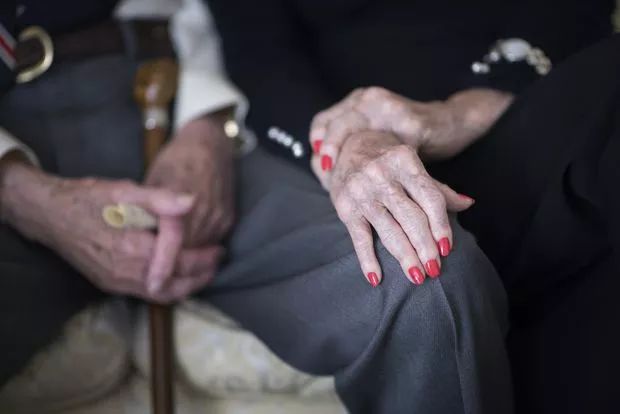 他们一见钟情，6天闪婚，热恋73年，去世前却做出一个意想不到的决定