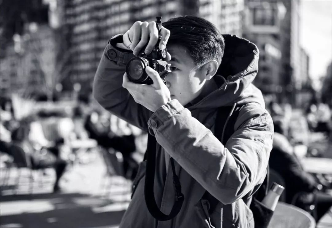 中国少年18岁夺得全球摄影大赛美国区冠军，00后重启胶卷摄影的艺术魅力！
