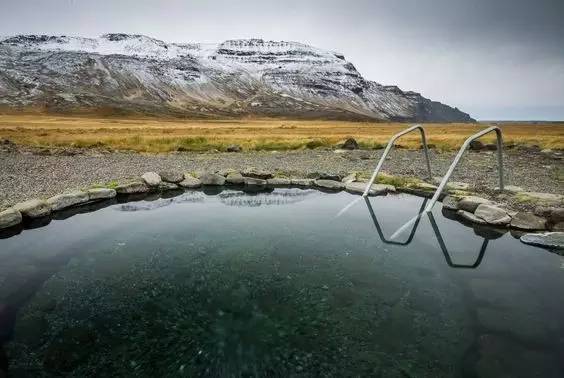 也太热了吧，我只好看看冰岛的美图来降降温了！