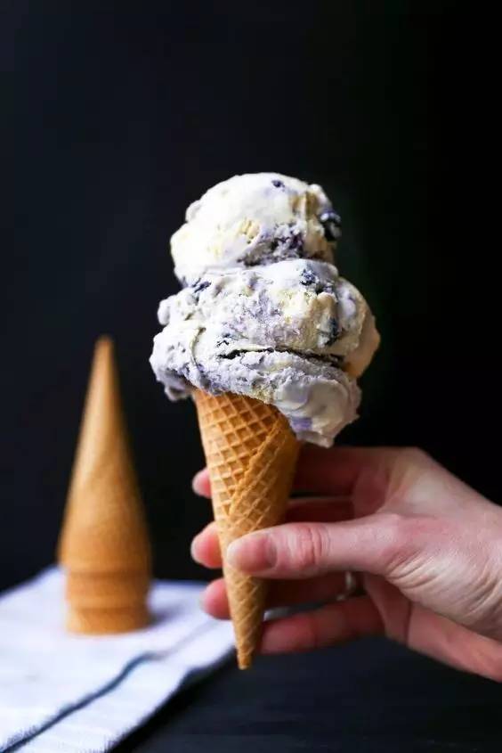 冰淇淋让我的字典里暂时没有了“减肥”两个字儿！