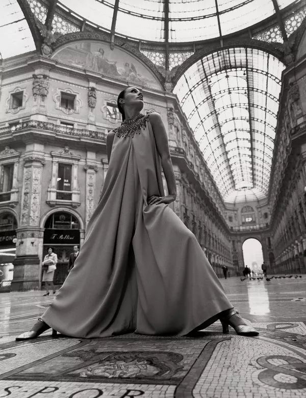 一组照片带你回顾时装大师纪梵希最经典的瞬间