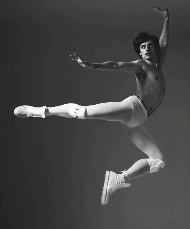 这个用魅力征服了Marc Jacobs和Tom Ford的芭蕾舞坏男孩，莽撞又性感！