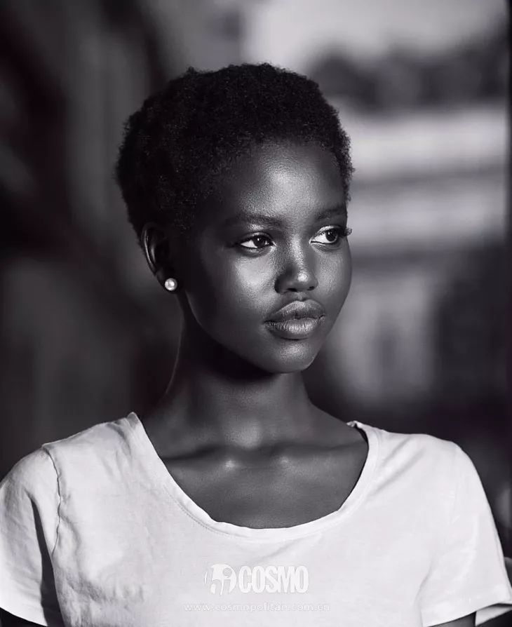 从贫民窟到Chanel高定压轴，这个19岁姑娘，必会成为另一个黑人传奇超模